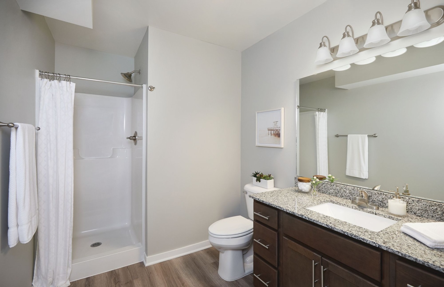 Lakeshore Flats Image 32