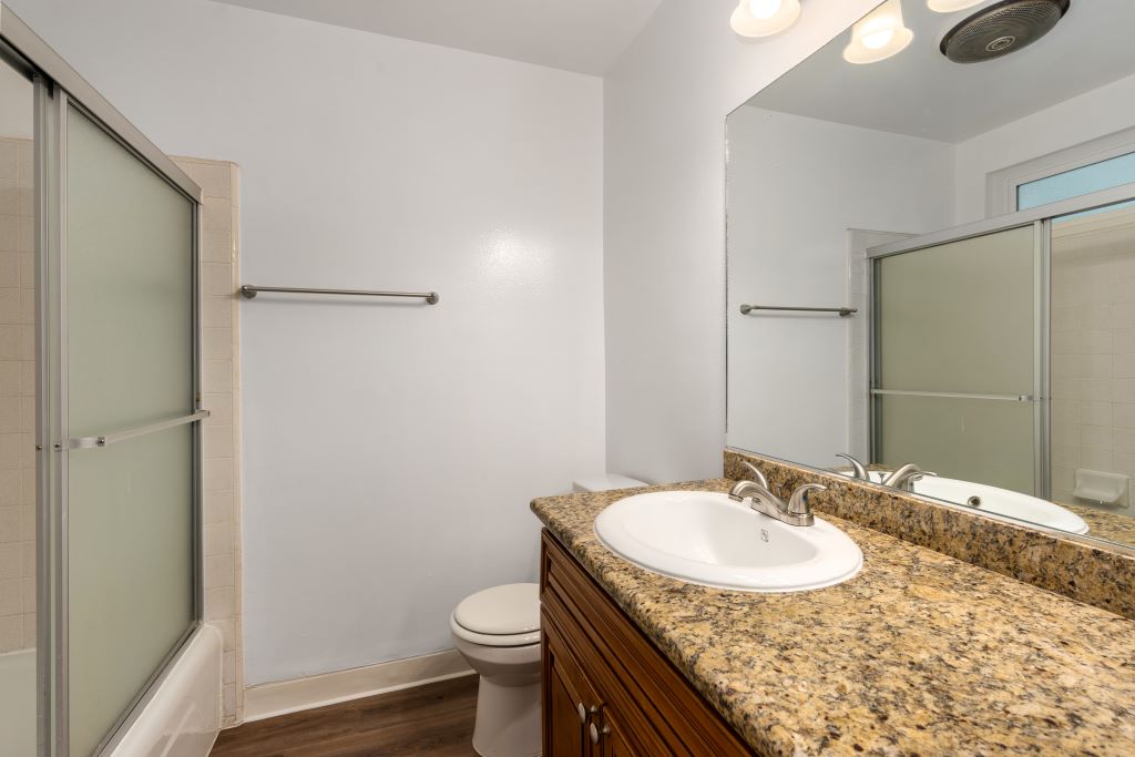 Lombardi Apartments Image 17