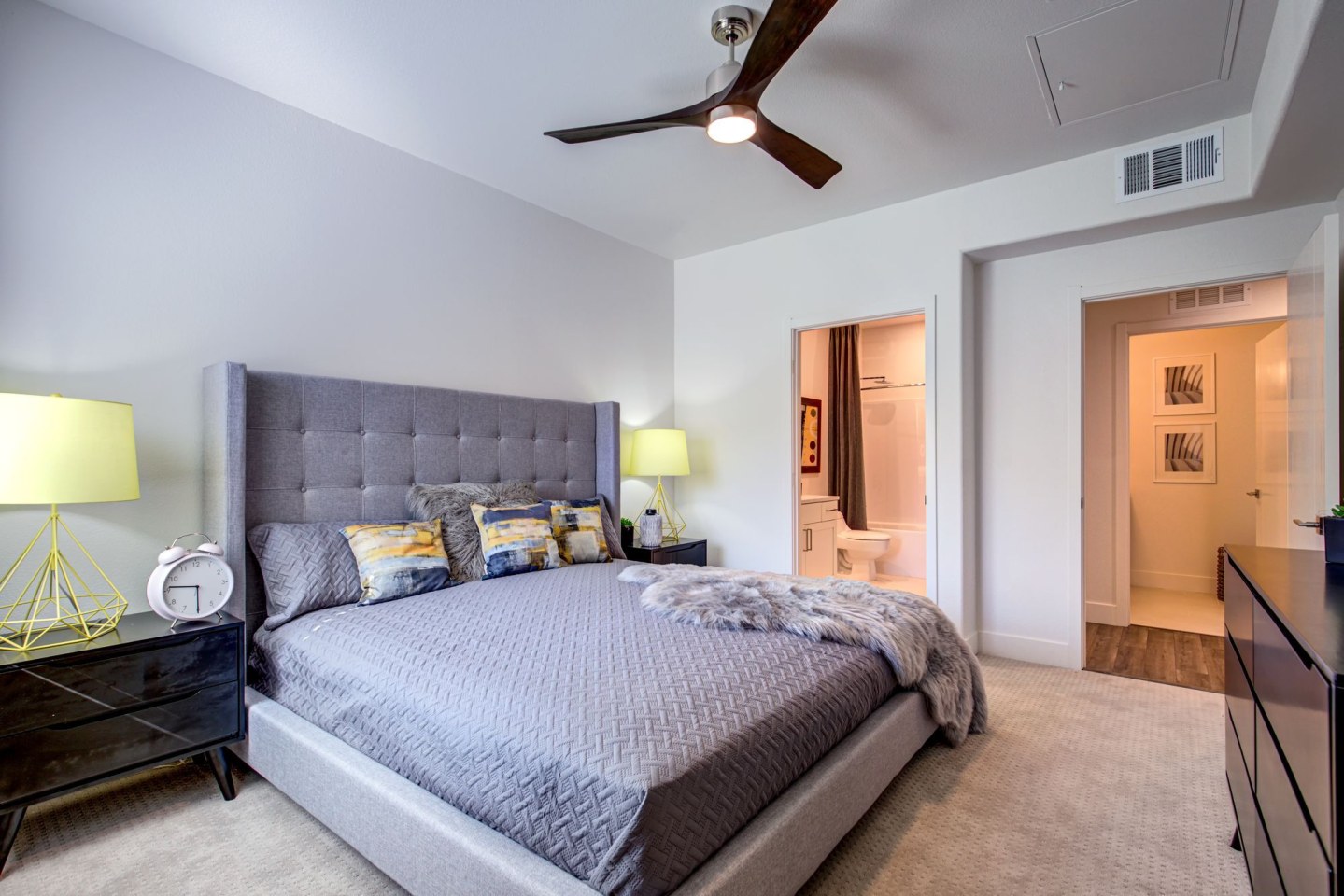 Revolution luxury apt homes Image 8