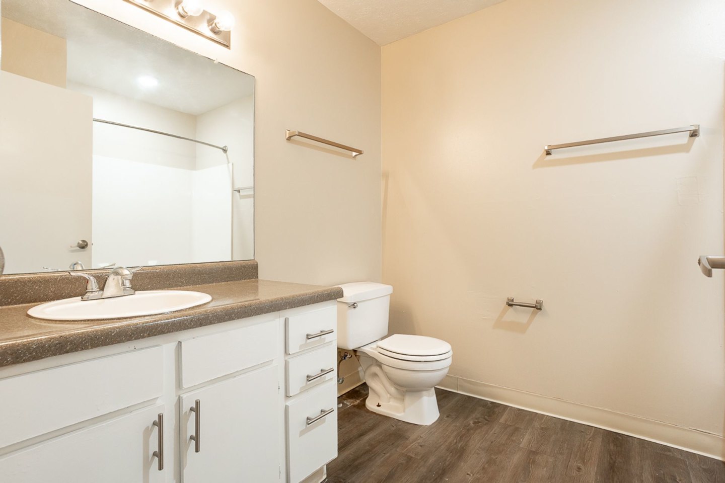 Fox Brook Apartments Image 11