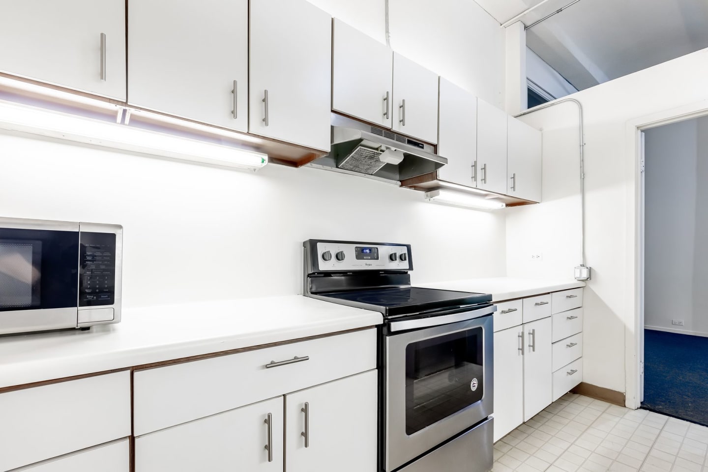 731 Plymouth Image 23