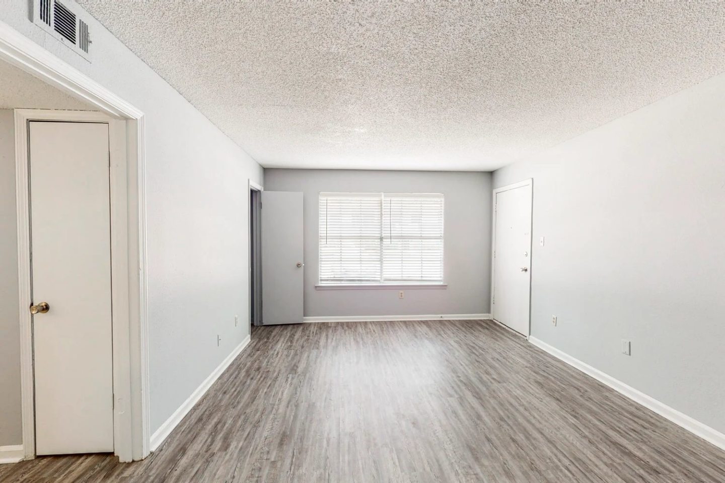 Luxe at Raleigh Apartments Image 4