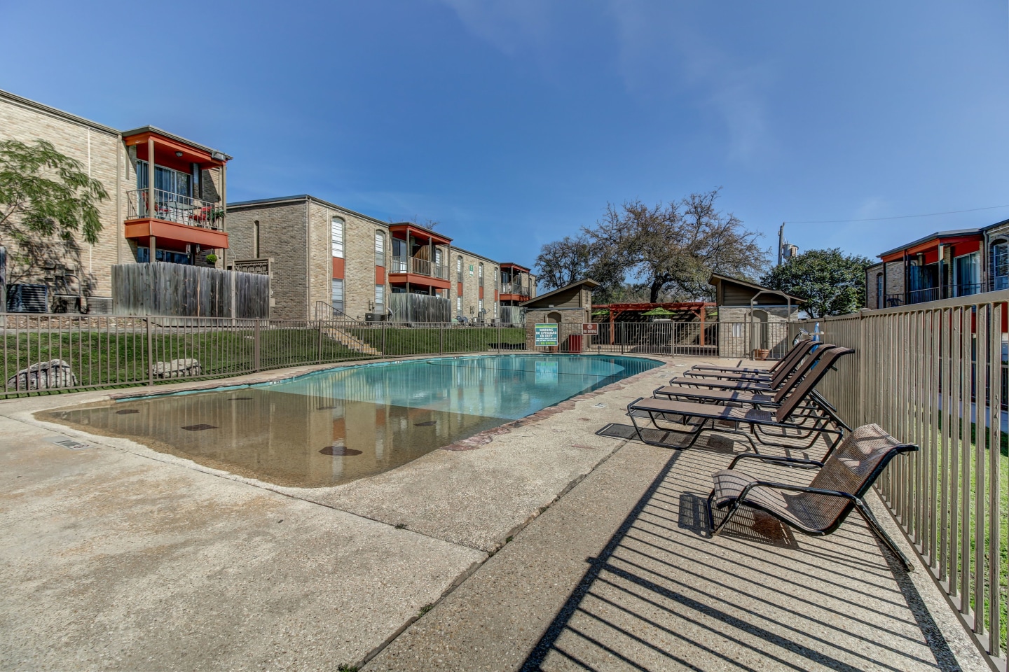 Oak Terrace Image 13