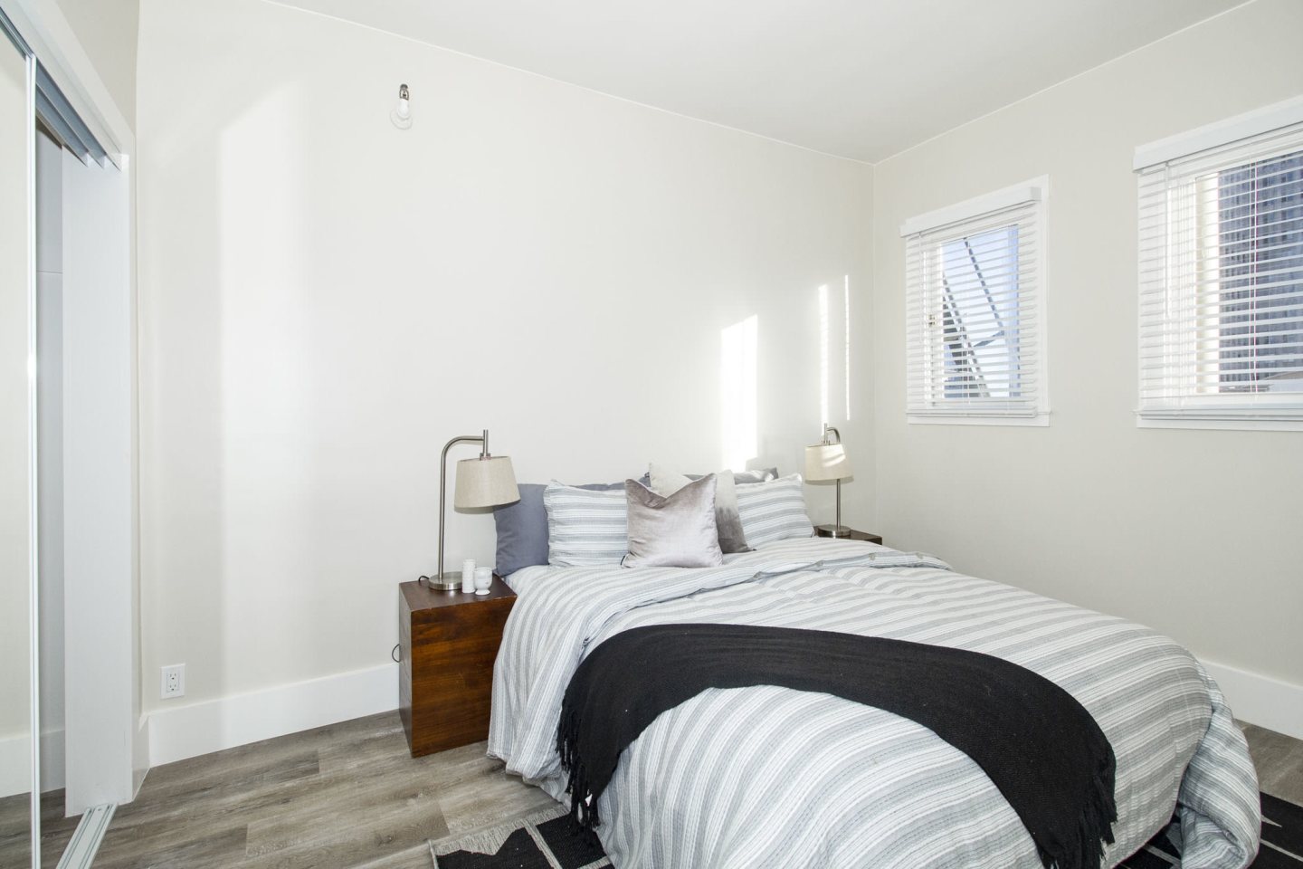 795 PINE Image 24