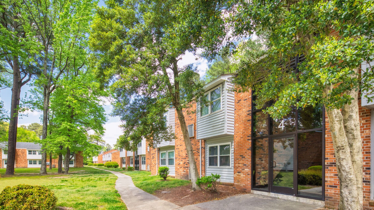 Pinewood Apartment Homes Image 10