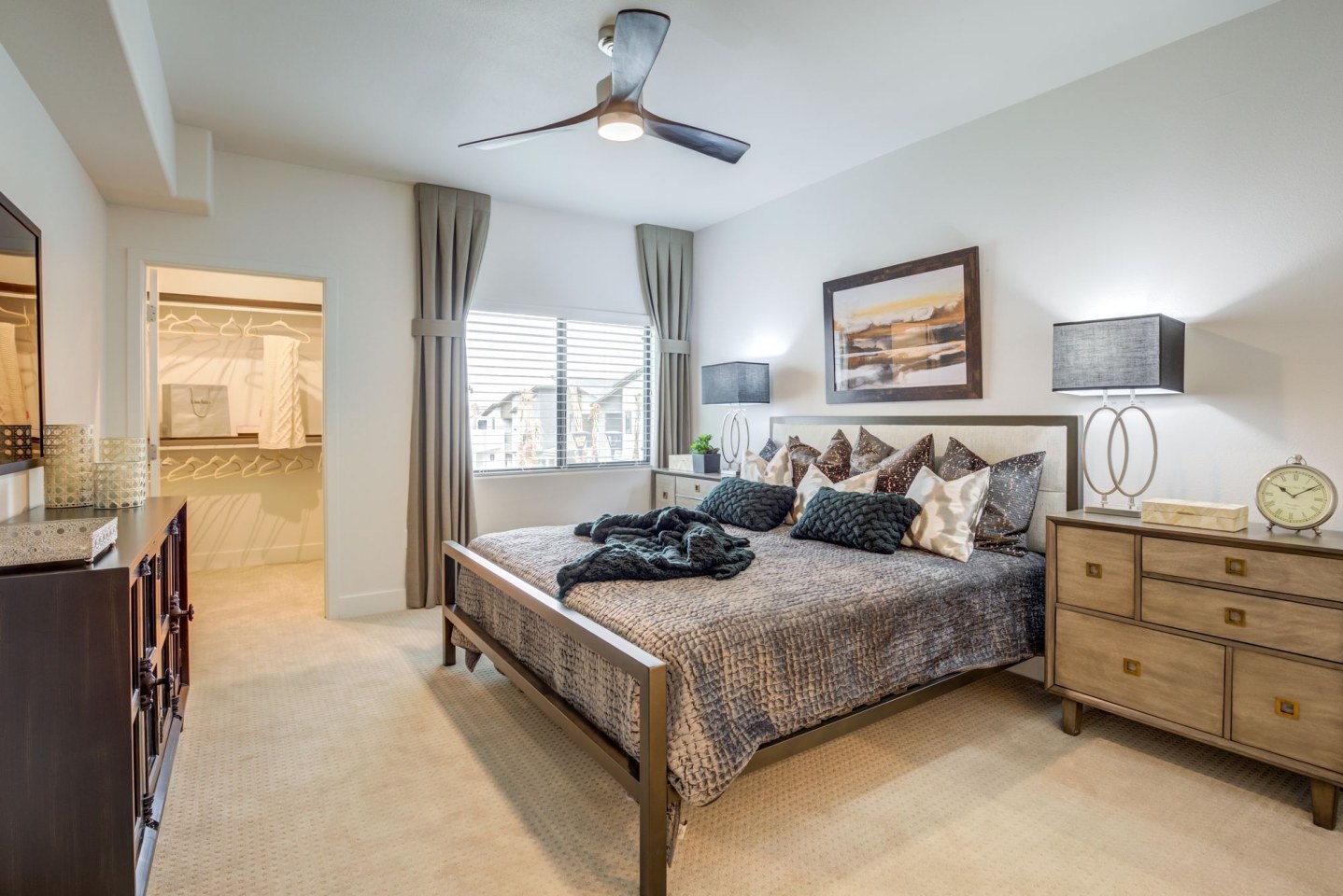 Revolution luxury apt homes Image 6