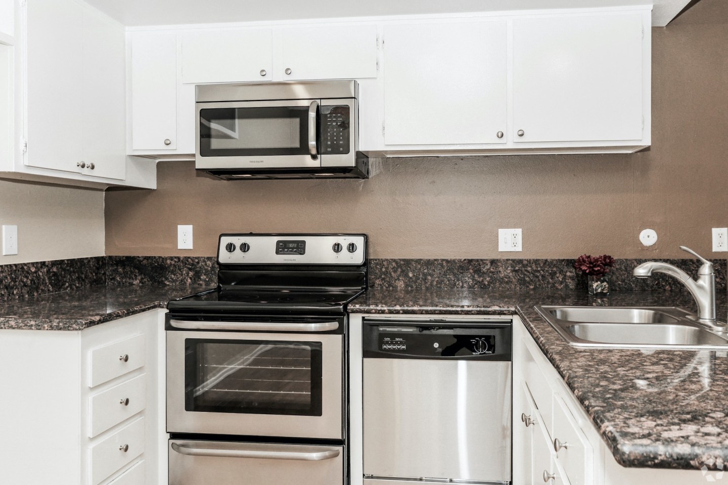Cross Roads Apartments Image 11
