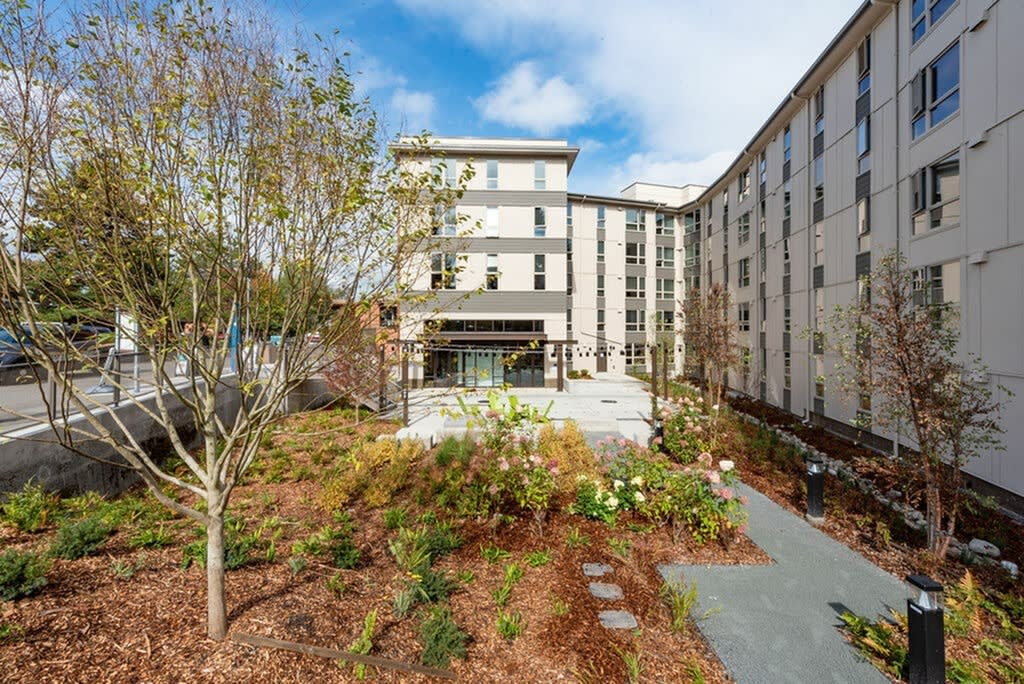 7000 Campus Apartments - Student Housing Image 7