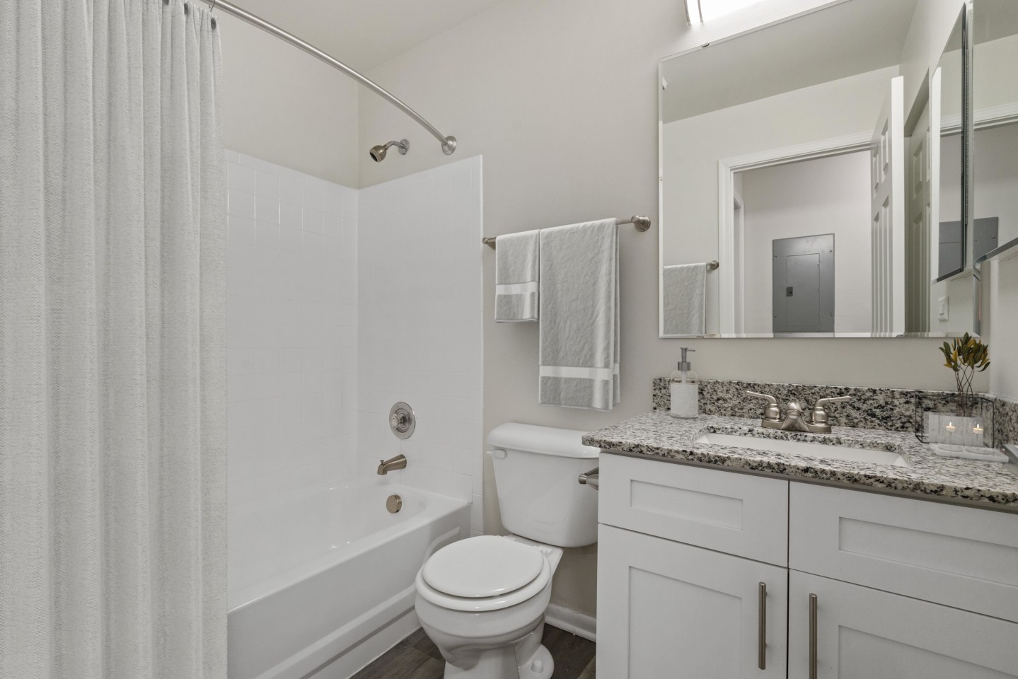 ExecuStay Avalon at Poplar Creek Image 4