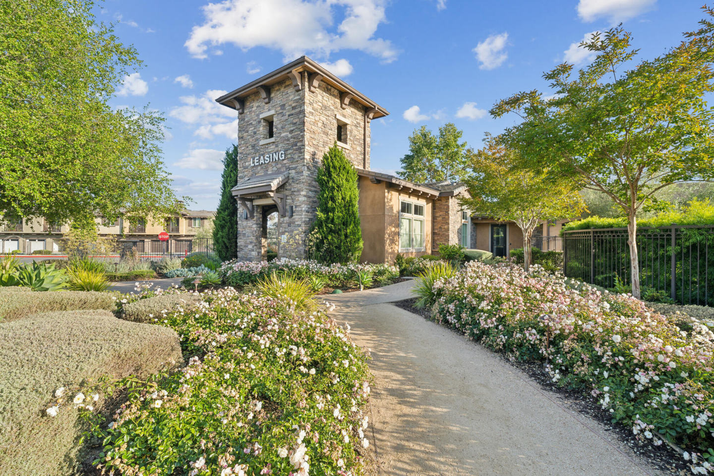 Hollister Village Image 55
