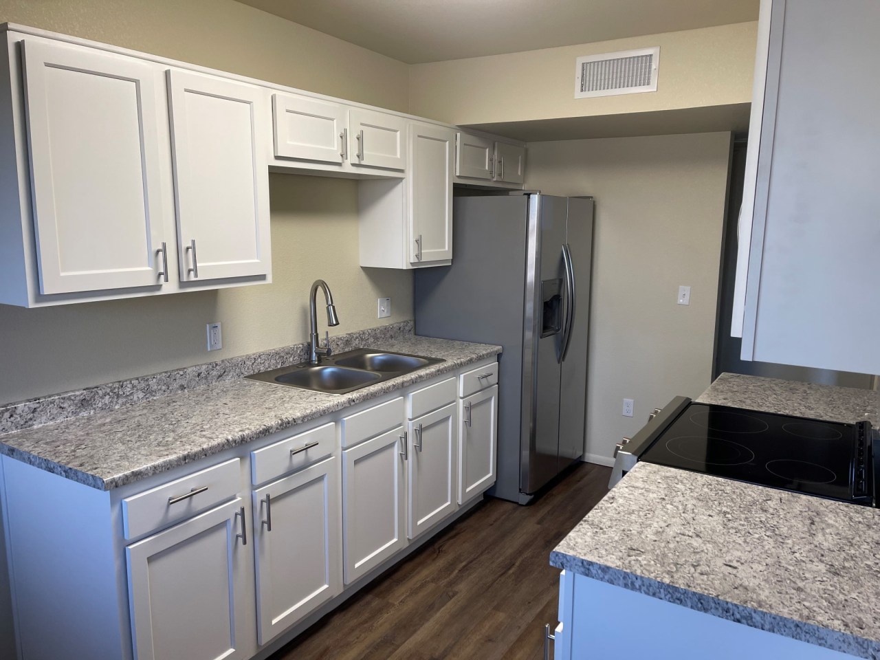 Tropicana Apartments Image 5