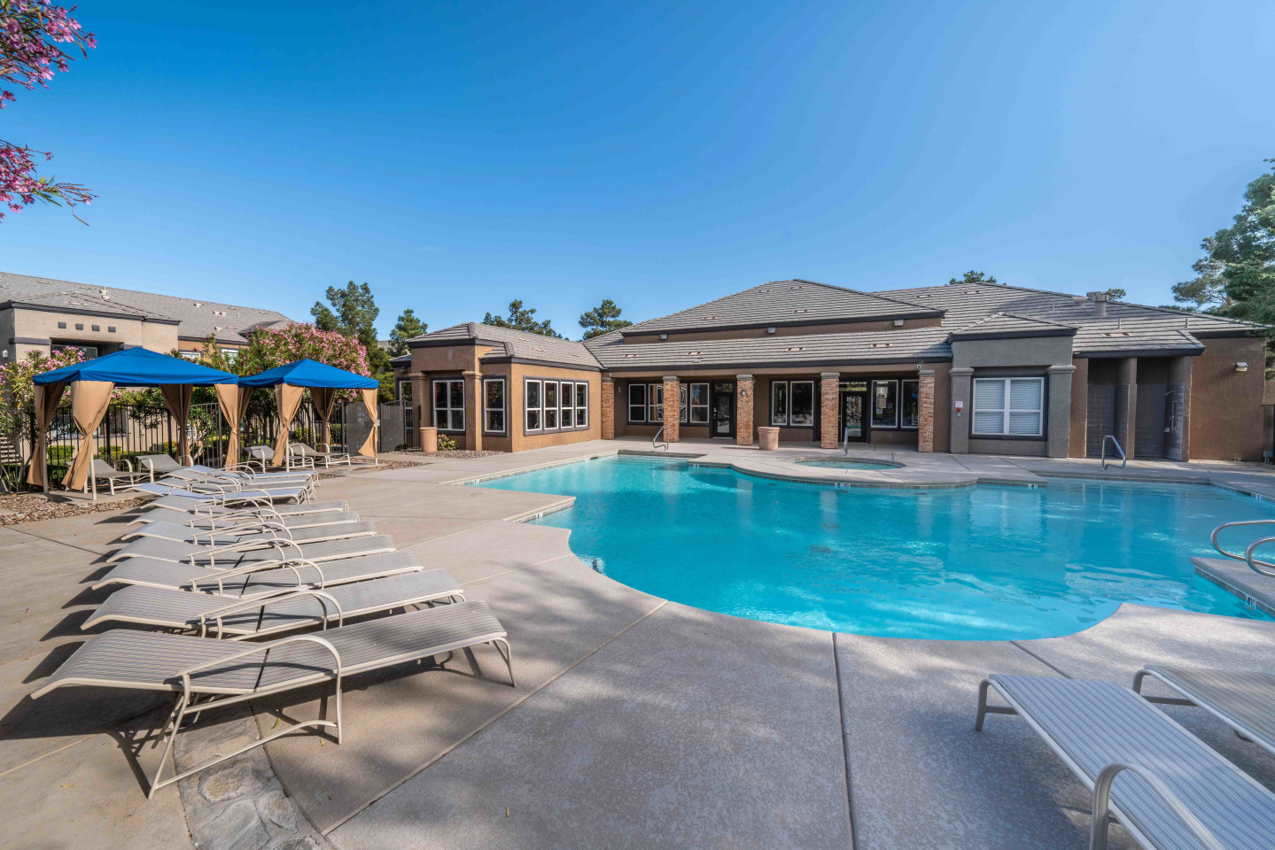 Pinehurst Condominiums Image 21