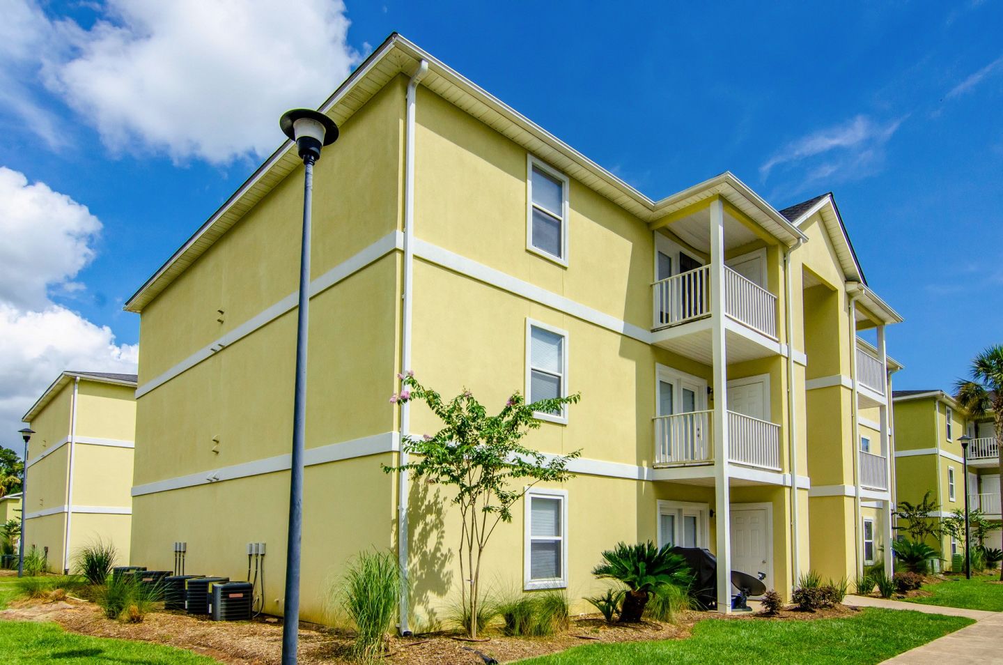 Grand Biscayne Apartments Image 3