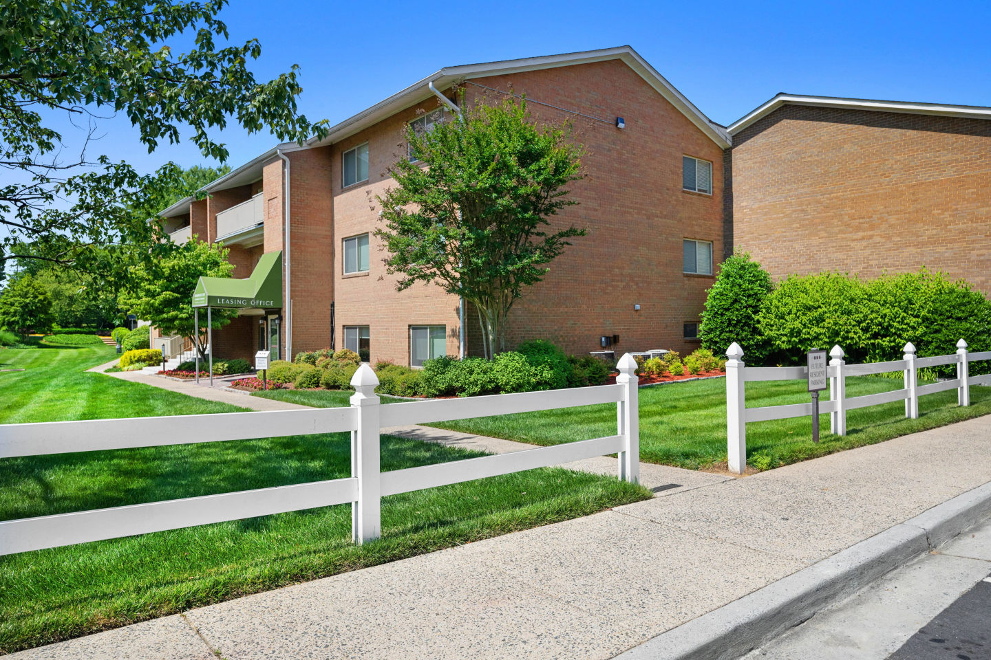 Gainsborough Court, Churchill Mews, and Copperfield Square Apartments & Townhomes Image 42