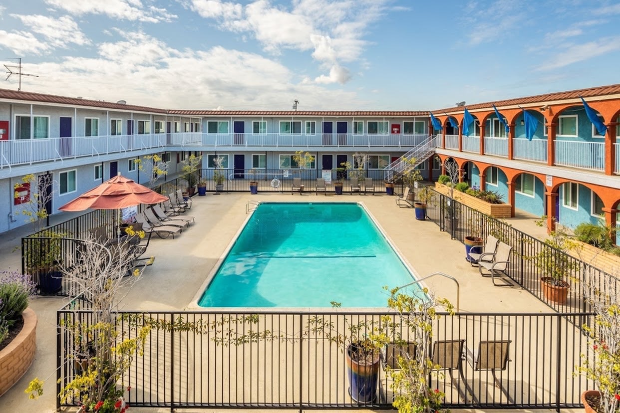 Laurel Pointe Image 13