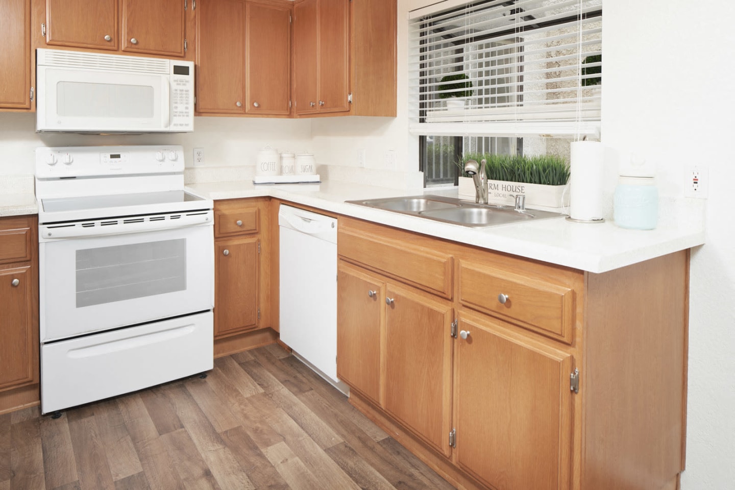 The Knolls Apartment Homes Image 24