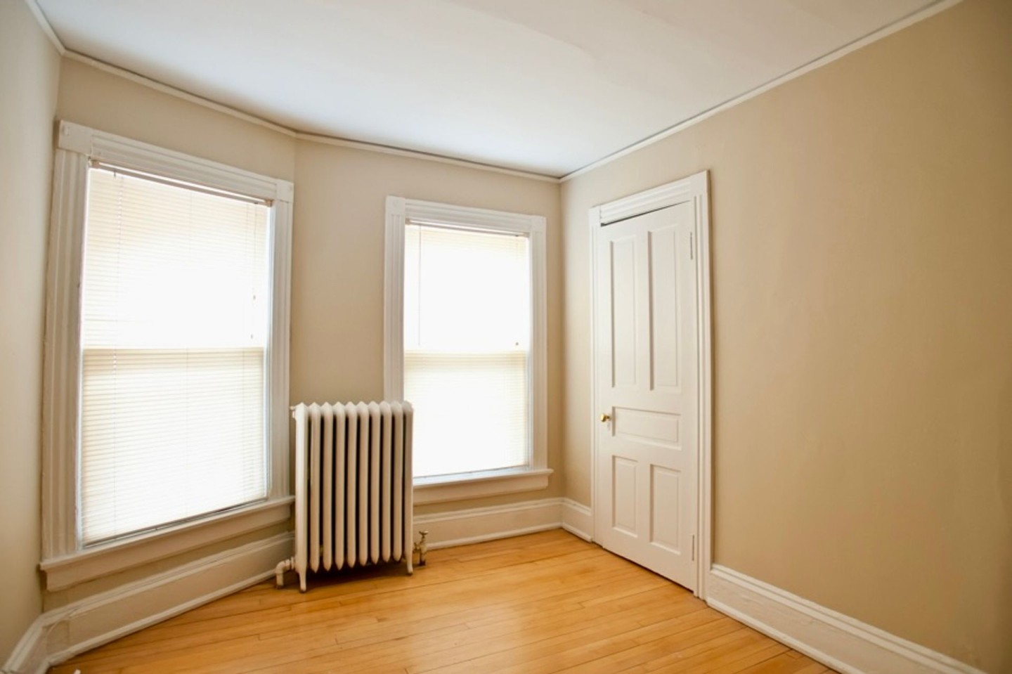 2216 E Ivanhoe Place Image 7