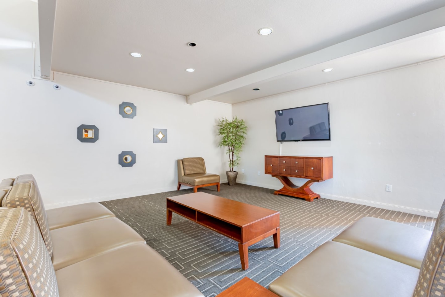 Promontory Apartment Homes Image 18