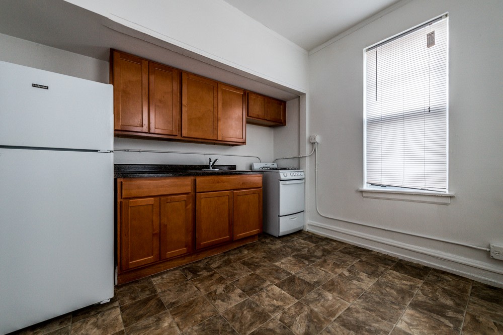 6751 S Jeffery Apartments Image 16