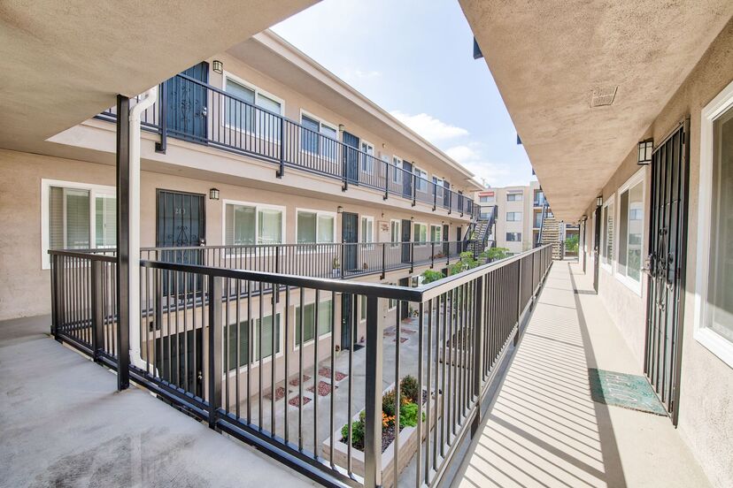 Hilltop Terrace Image 32