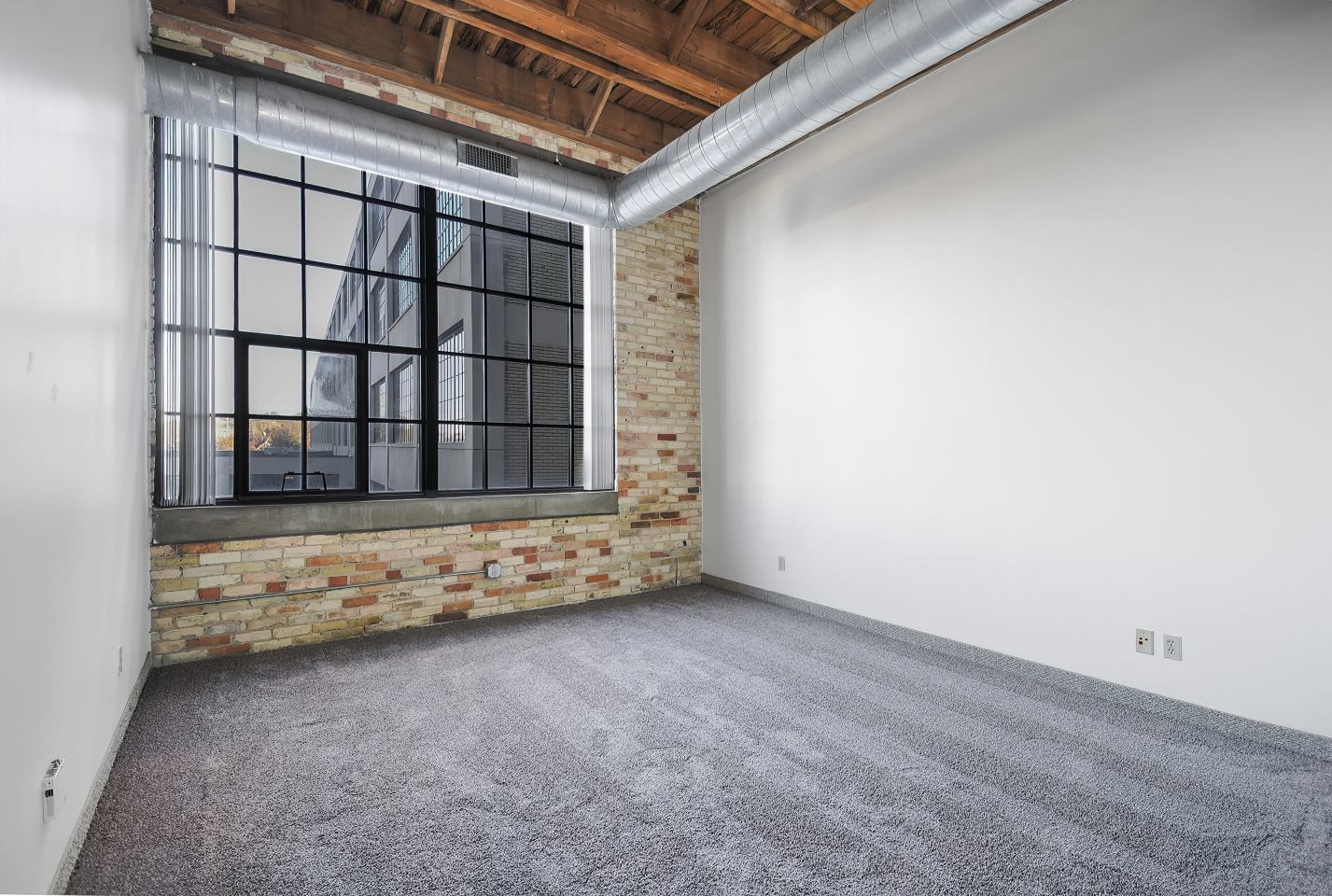 Off Broadway Apartments Image 8