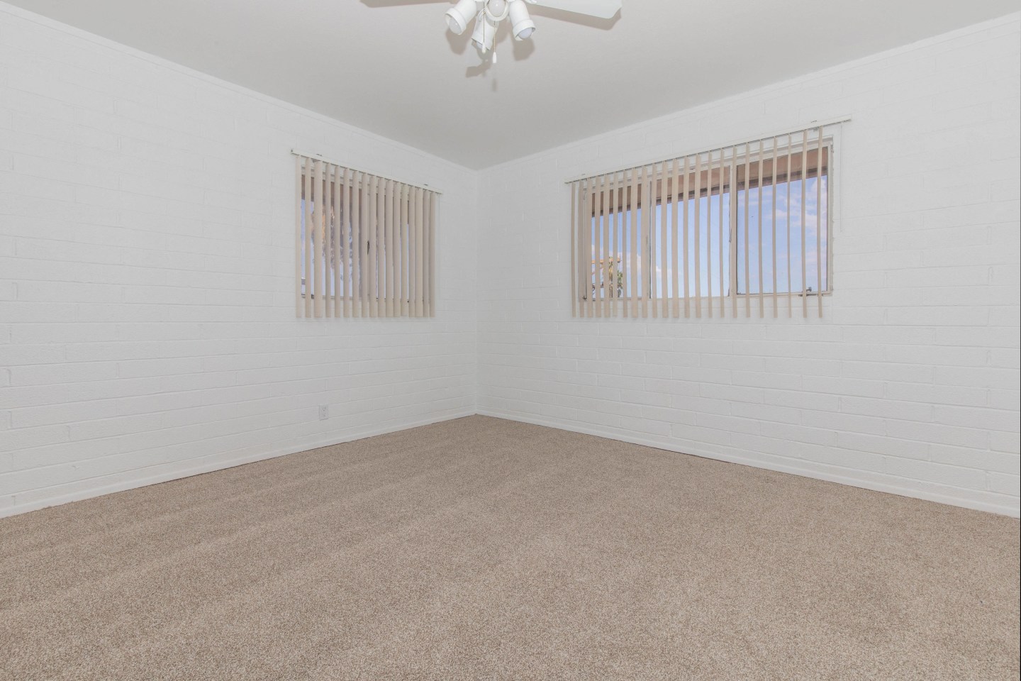 Country Club Apartments Image 14