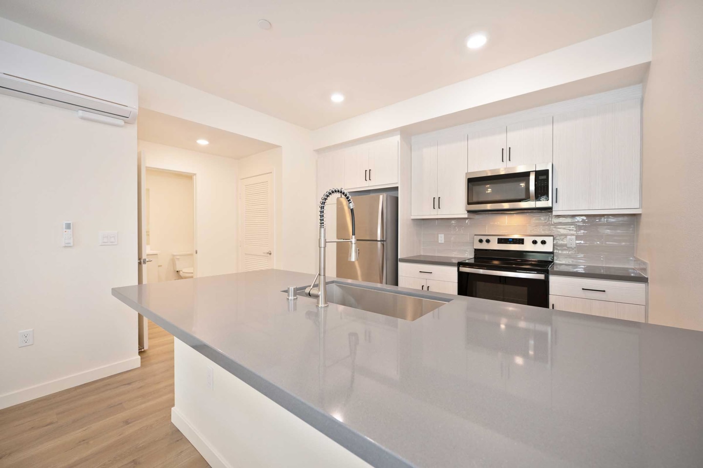 The Commodore Apartments Image 24