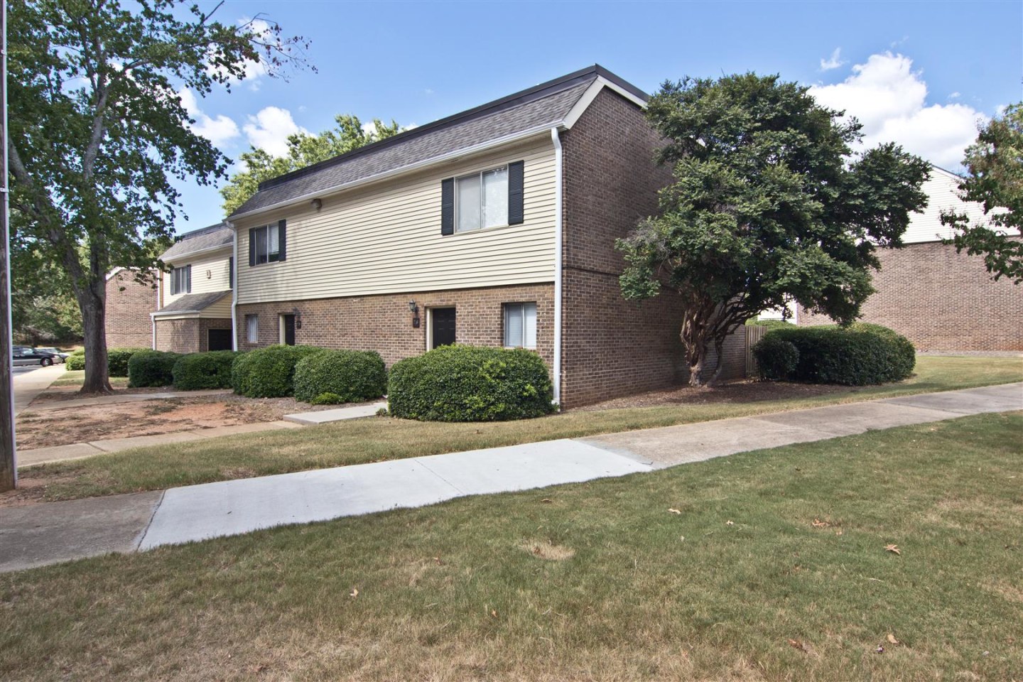 Lakecrest Apartments Image 9