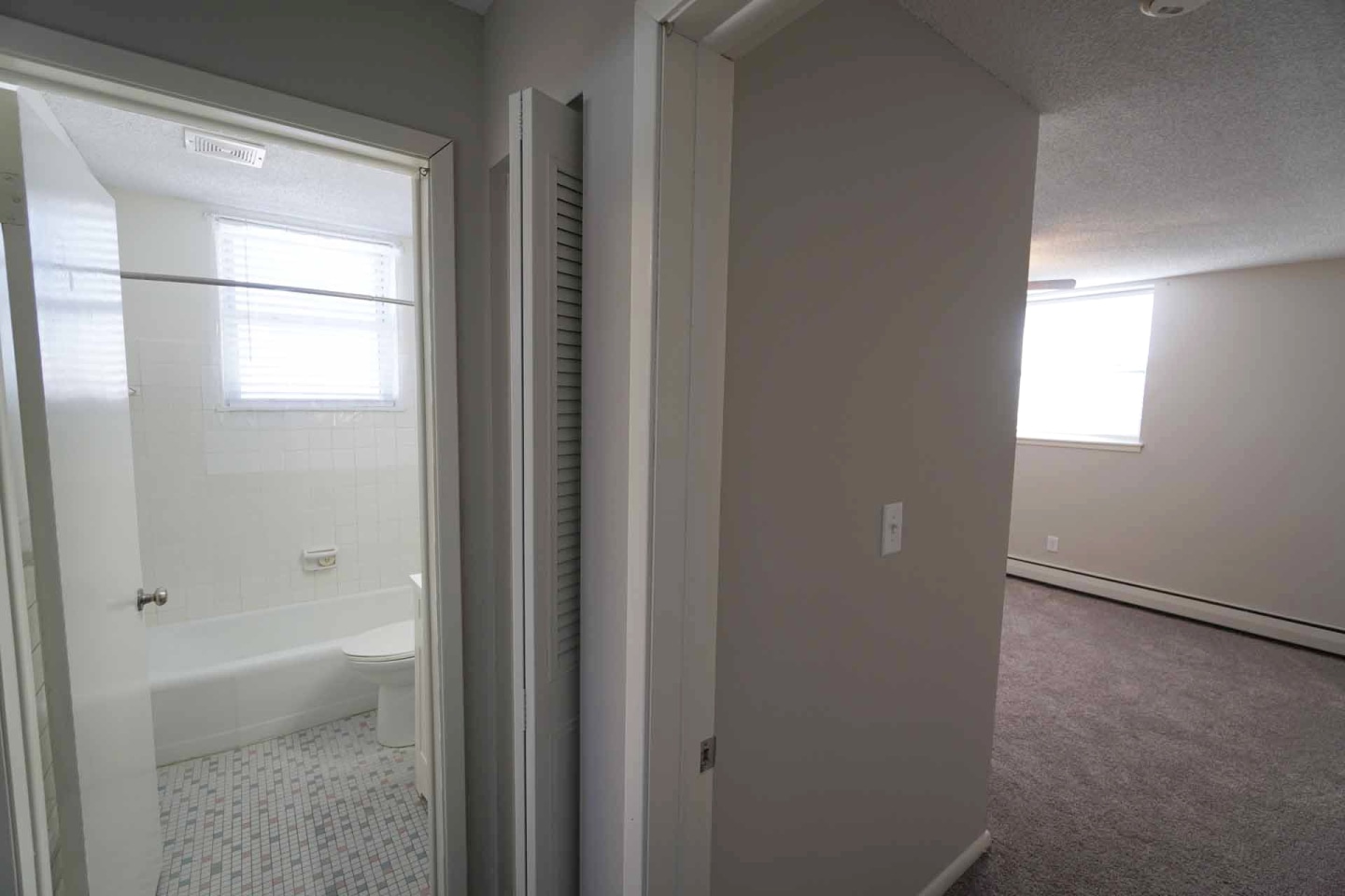 Colonial Terrace Image 21
