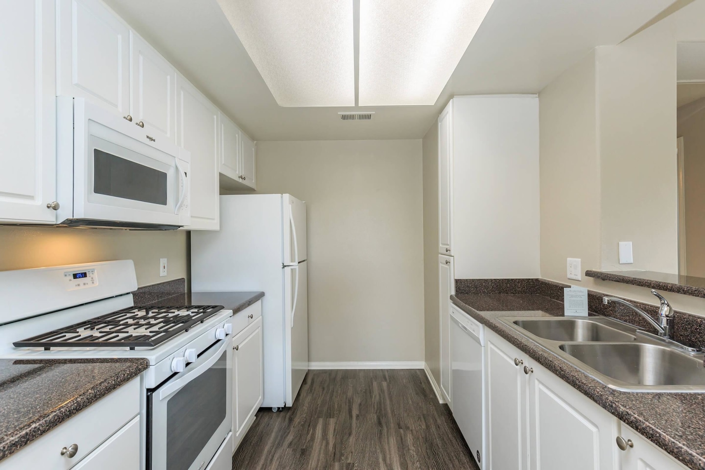 Laurel Terrace Apartment Homes Image 18