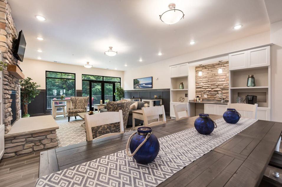 Lake Ridge Luxury Apartments Image 14