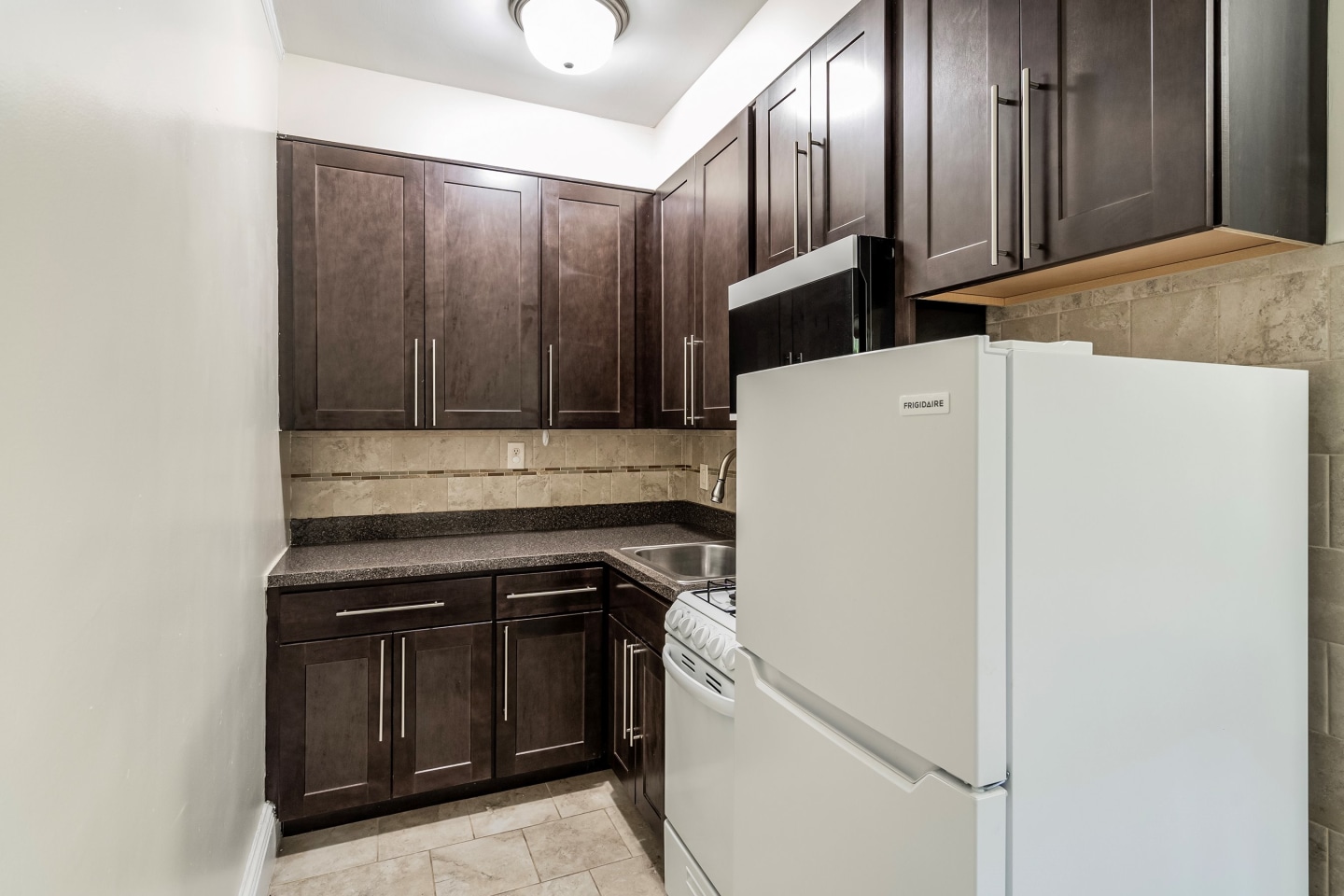 55 Monroe Place Apartments Image 6