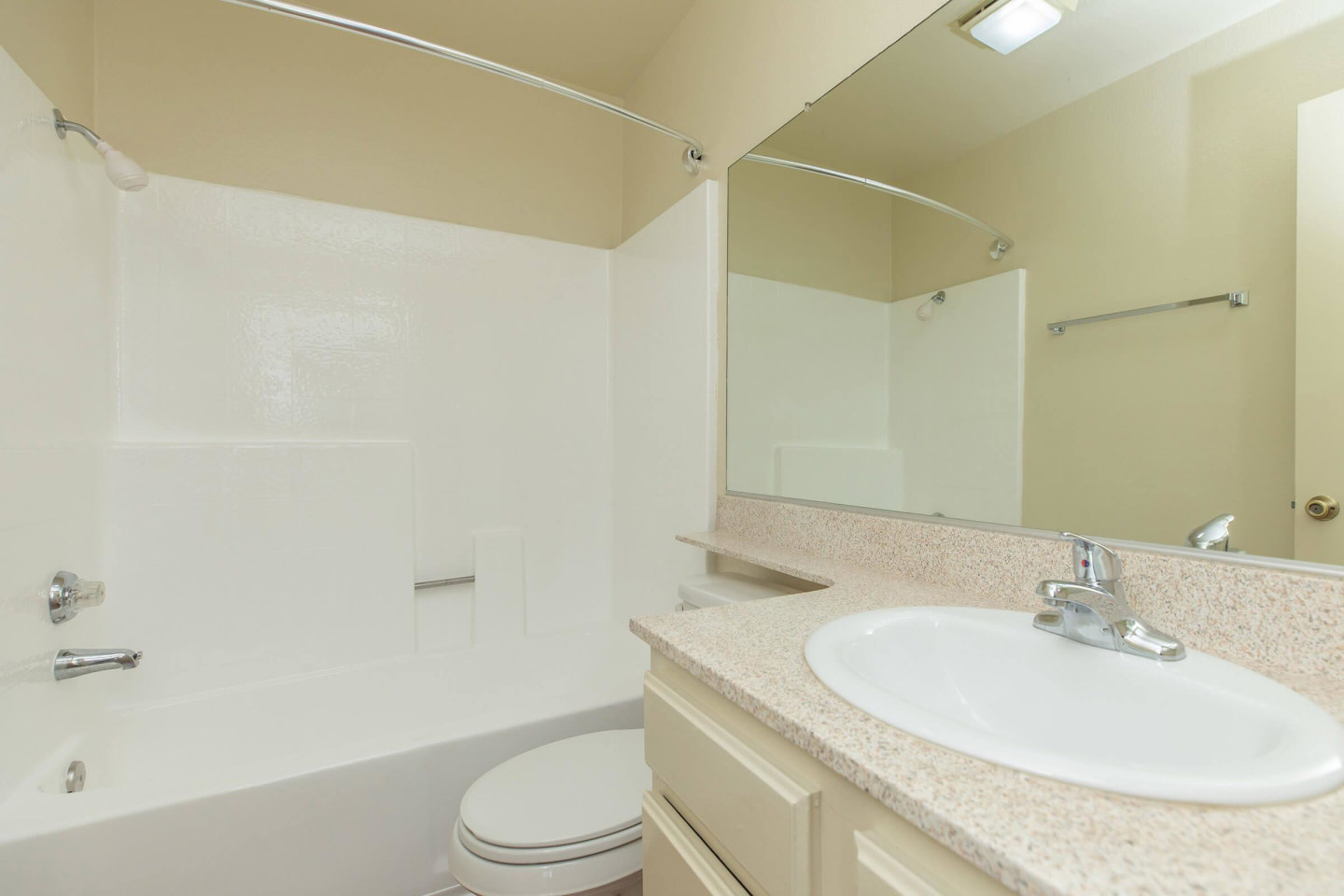 Harbor Point Apartments Image 24