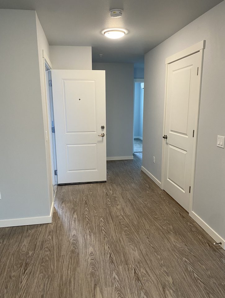 Queen Court Apartments Image 21
