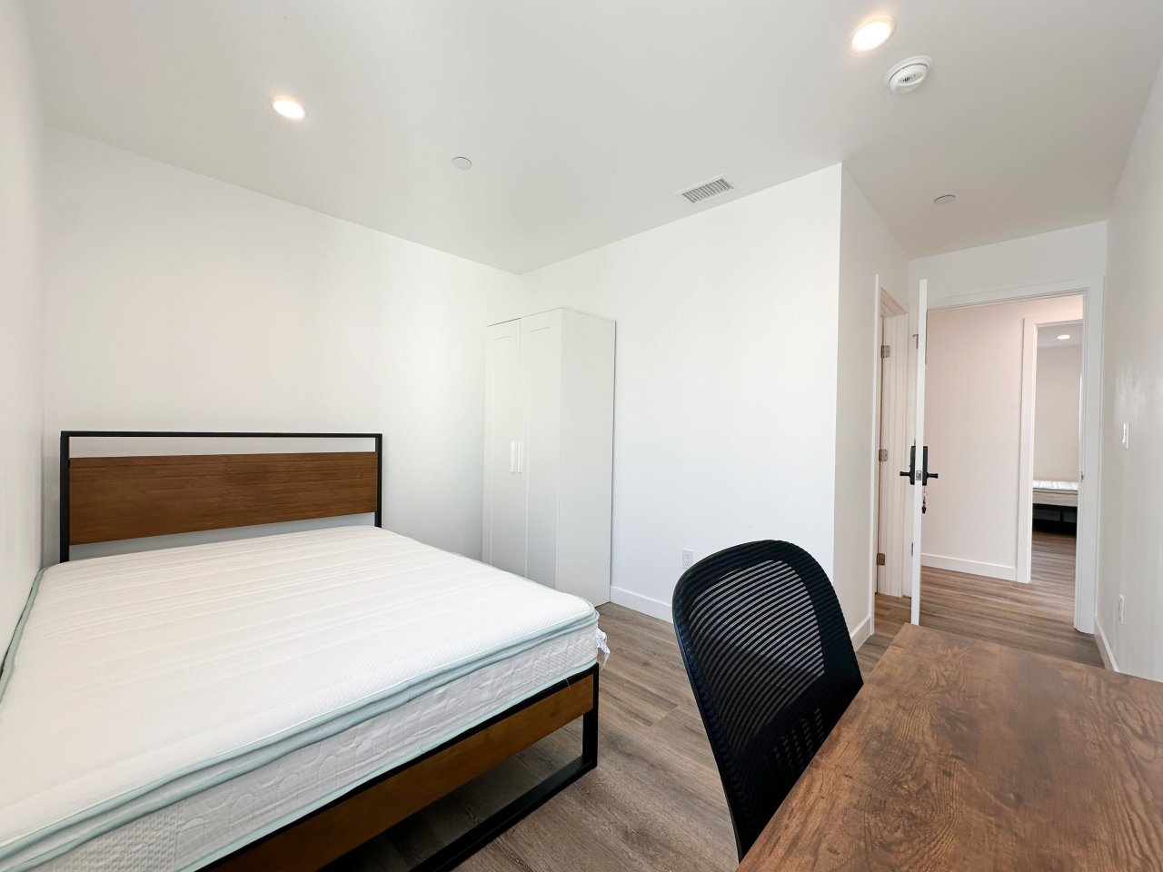 1443 West 37th Drive Image 28