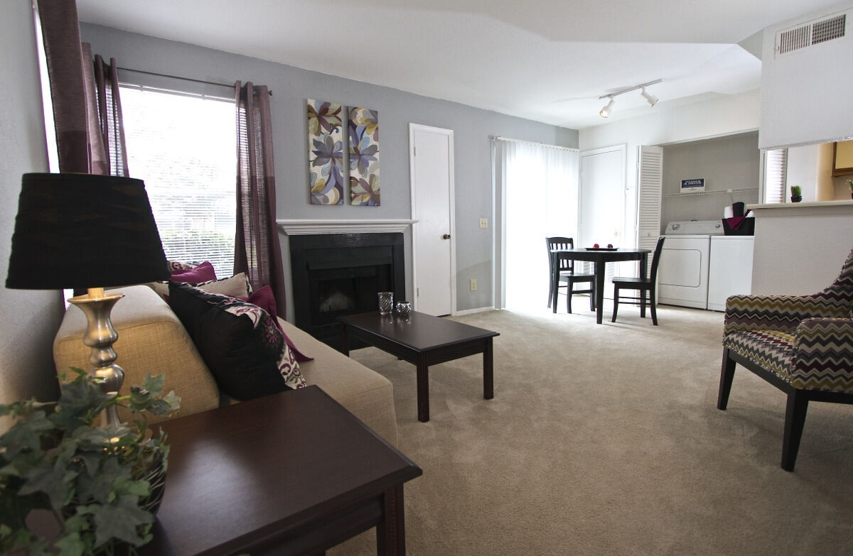 Royal Pointe Apartments Image 16