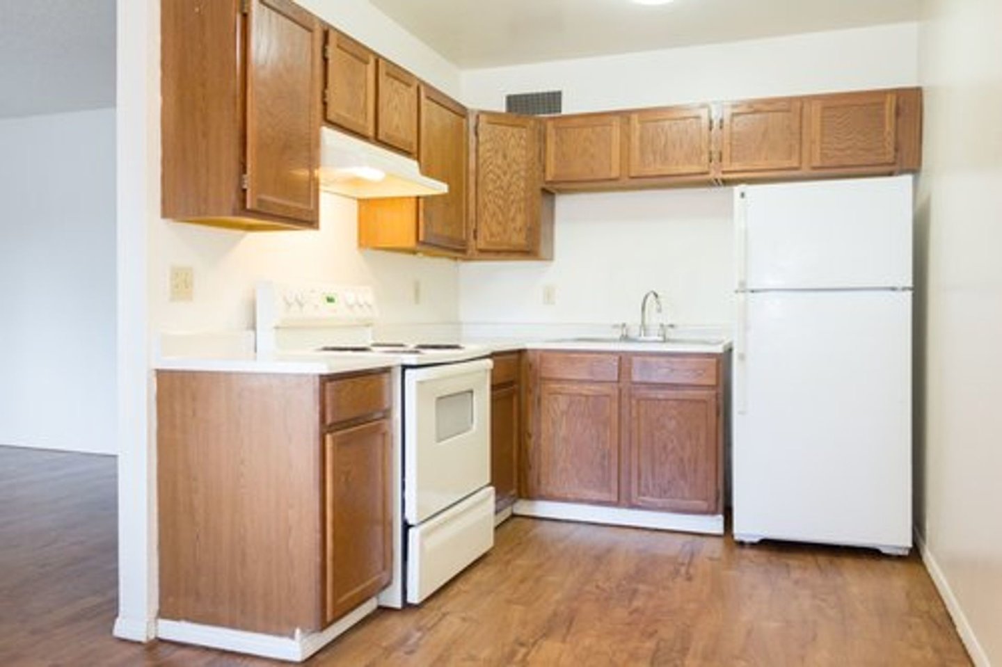 River Garden Apartments Image 3