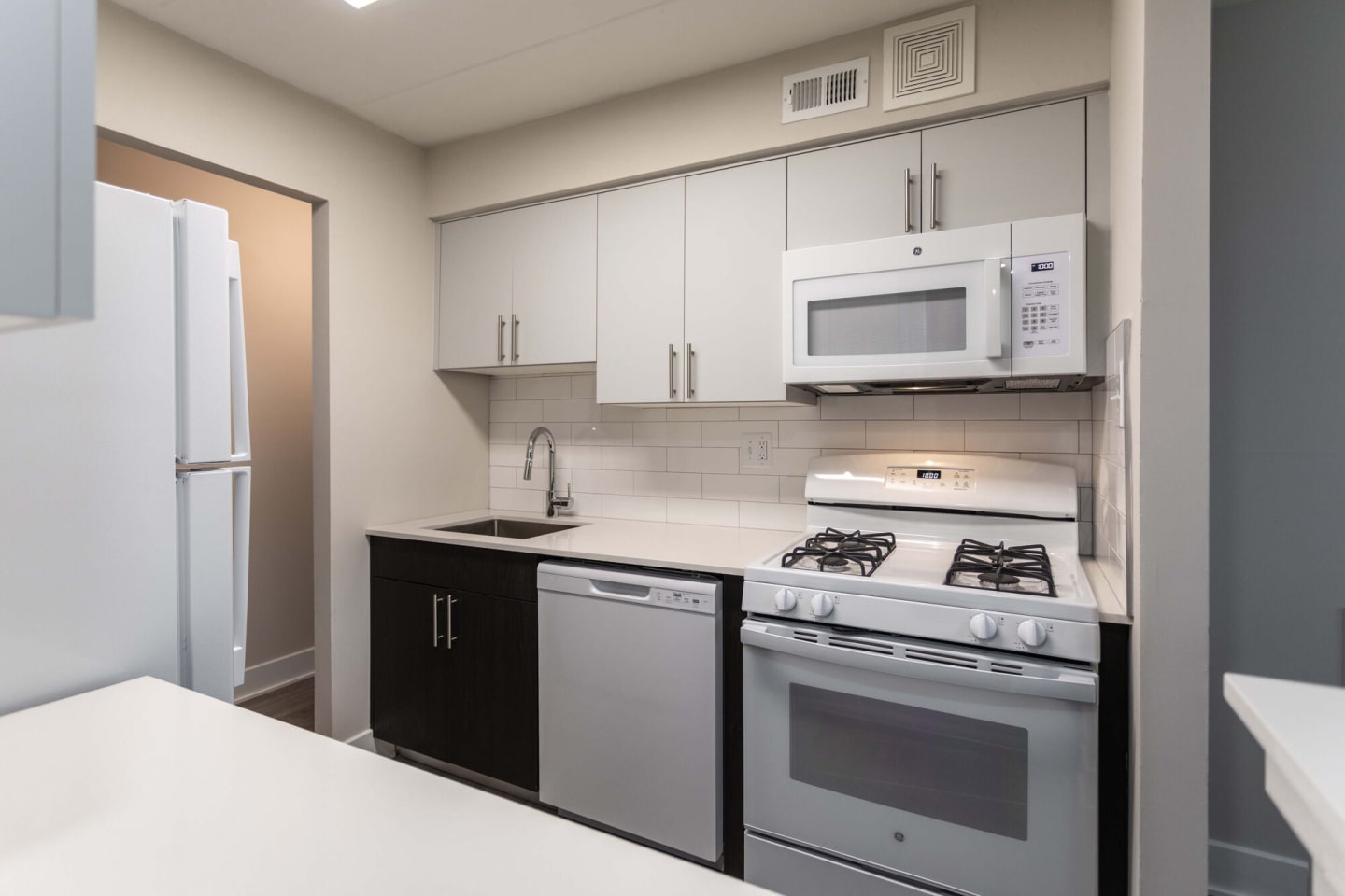 Lion's Gate Apartments Image 9