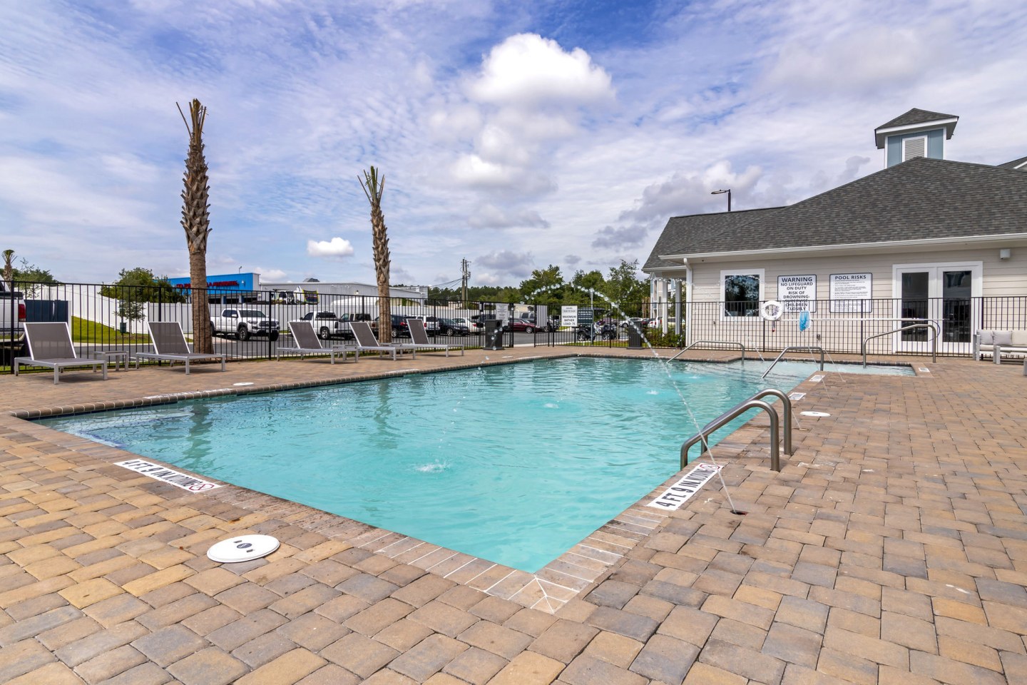 Pointe Grand Apartment Homes Image 5