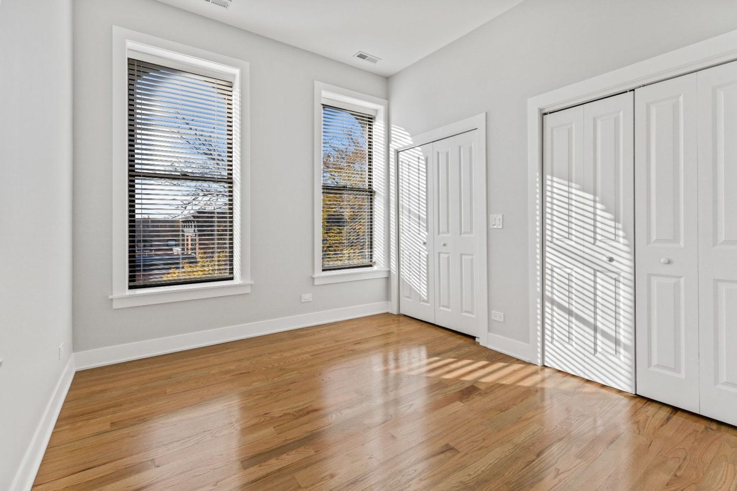 354 West Dickens Ave. Apt. Image 7