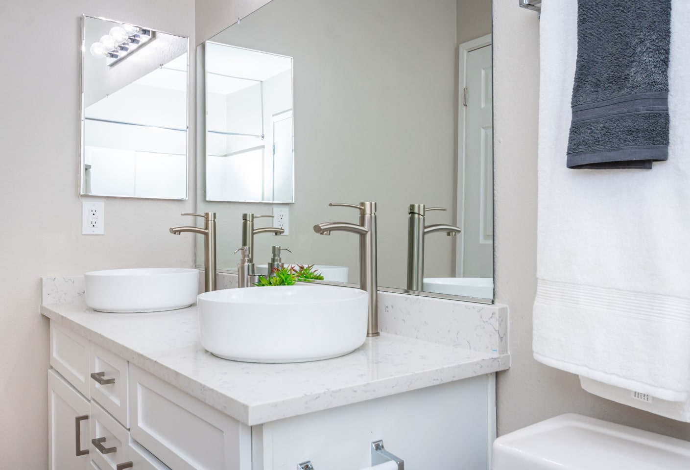 The Grove Luxury Apartments Image 20