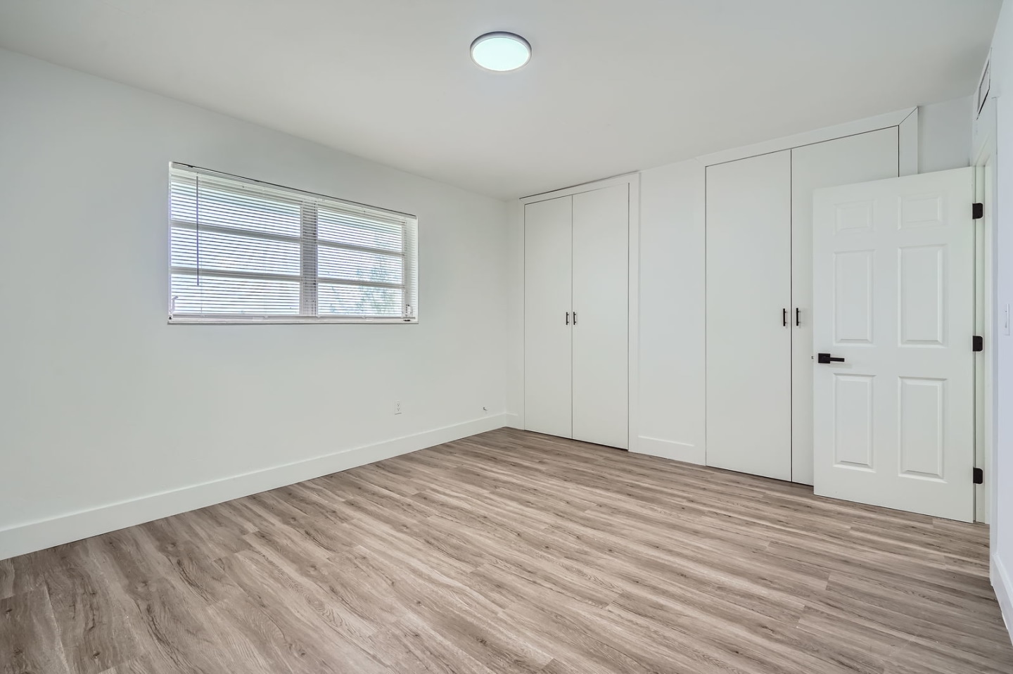 Lakeshore Presidential Apartments Image 22