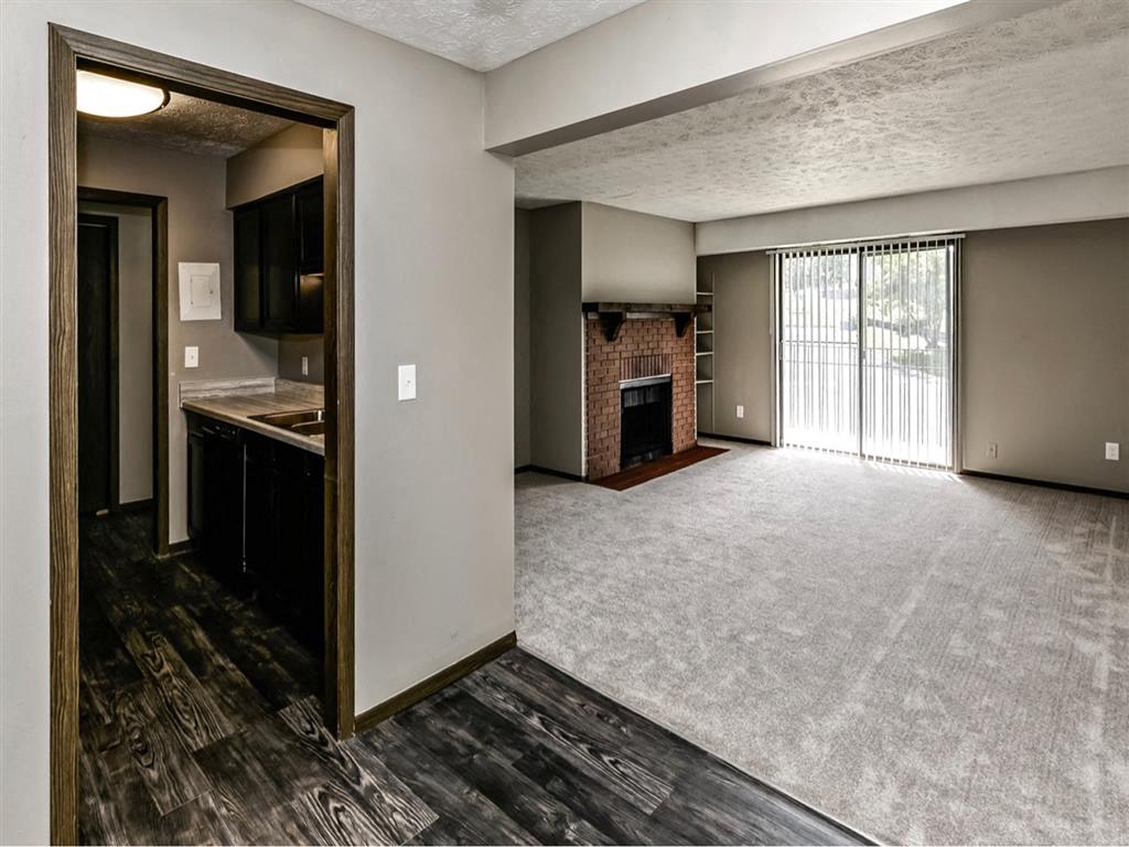 Edgewater Court Apartments Image 19