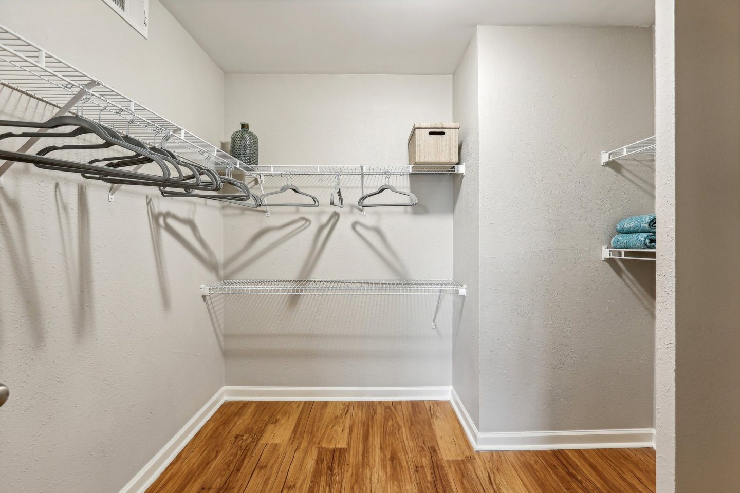 865 Bellevue Image 13