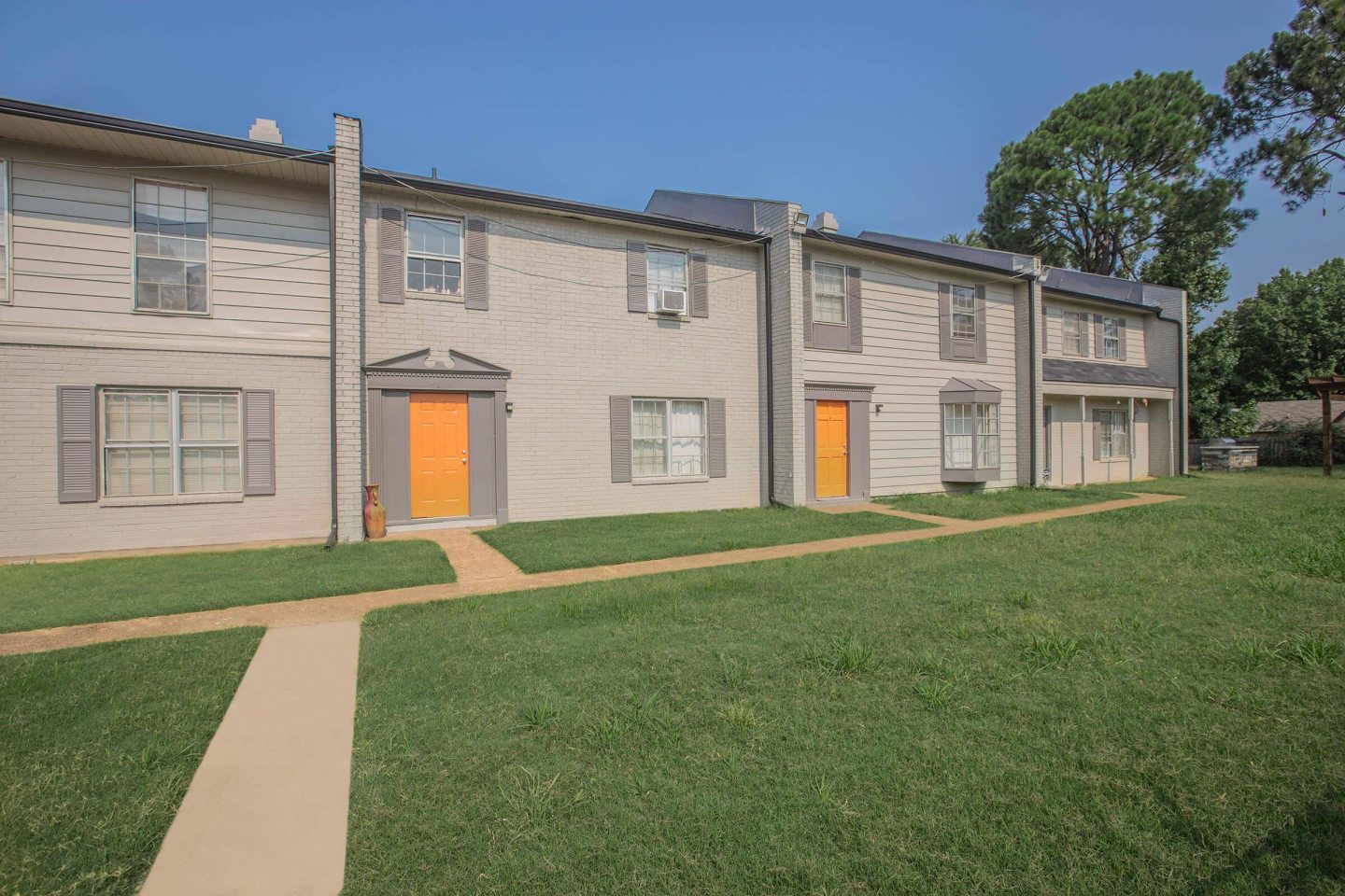 Emerald Square Apartments Image 11