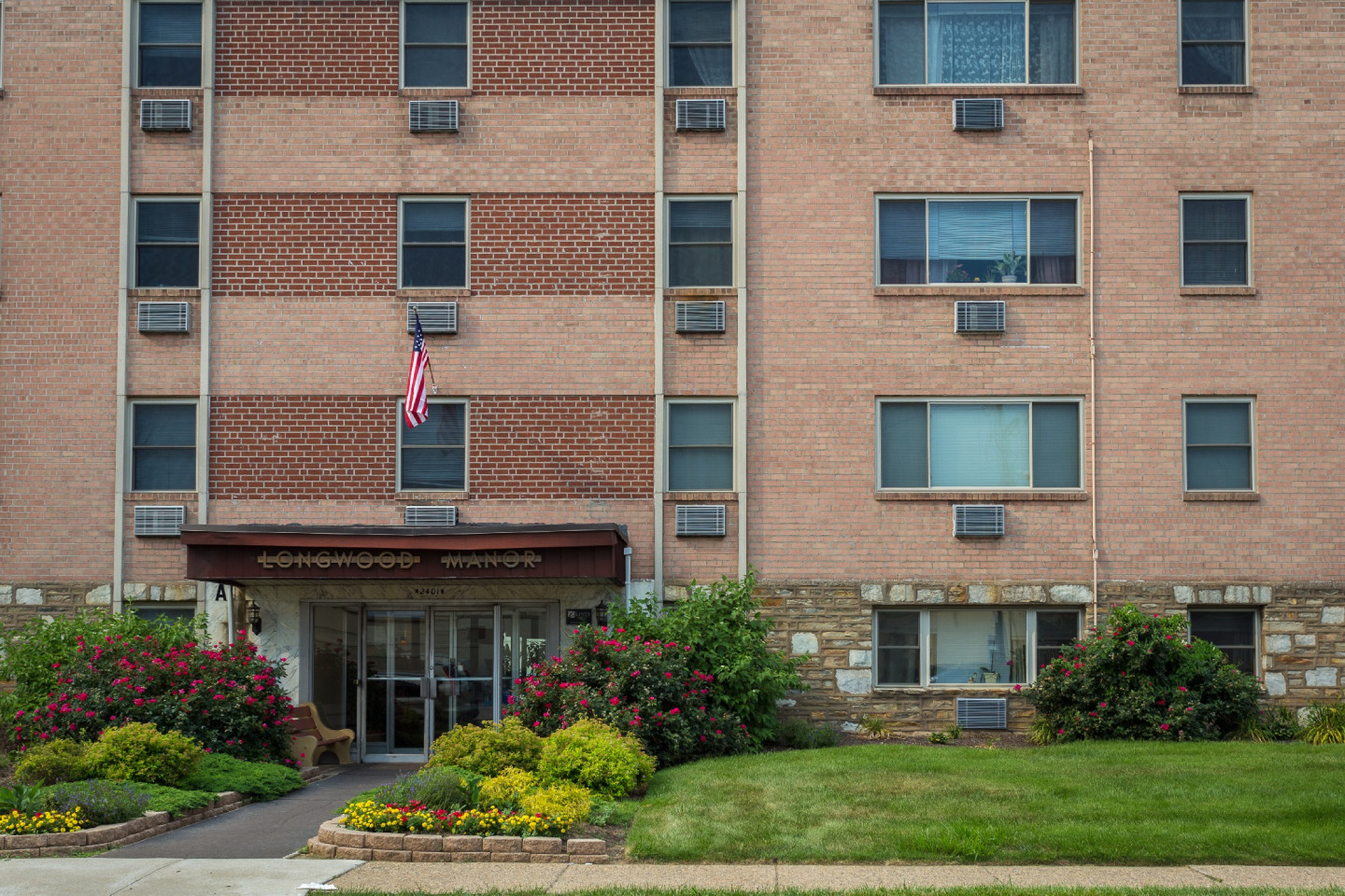 Longwood Manor Image 8