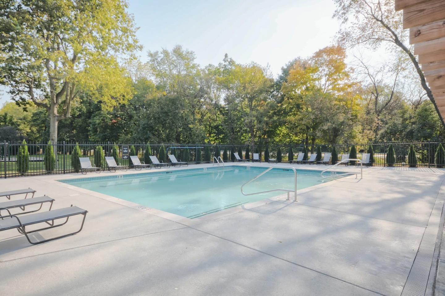 Chateau de Ville Apartments Image 6