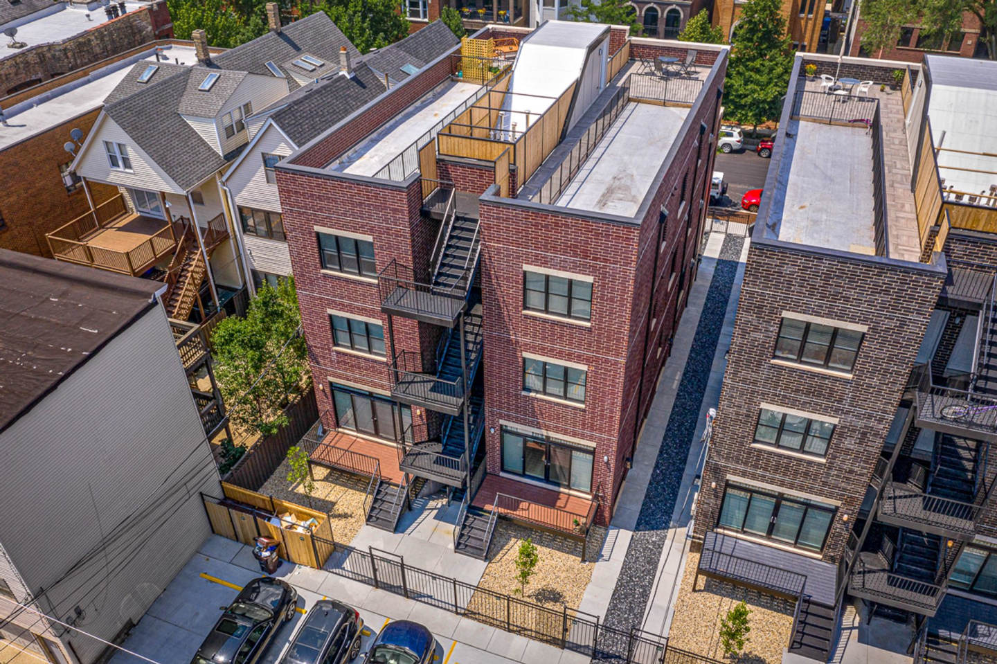 3343 N Kenmore Image 2