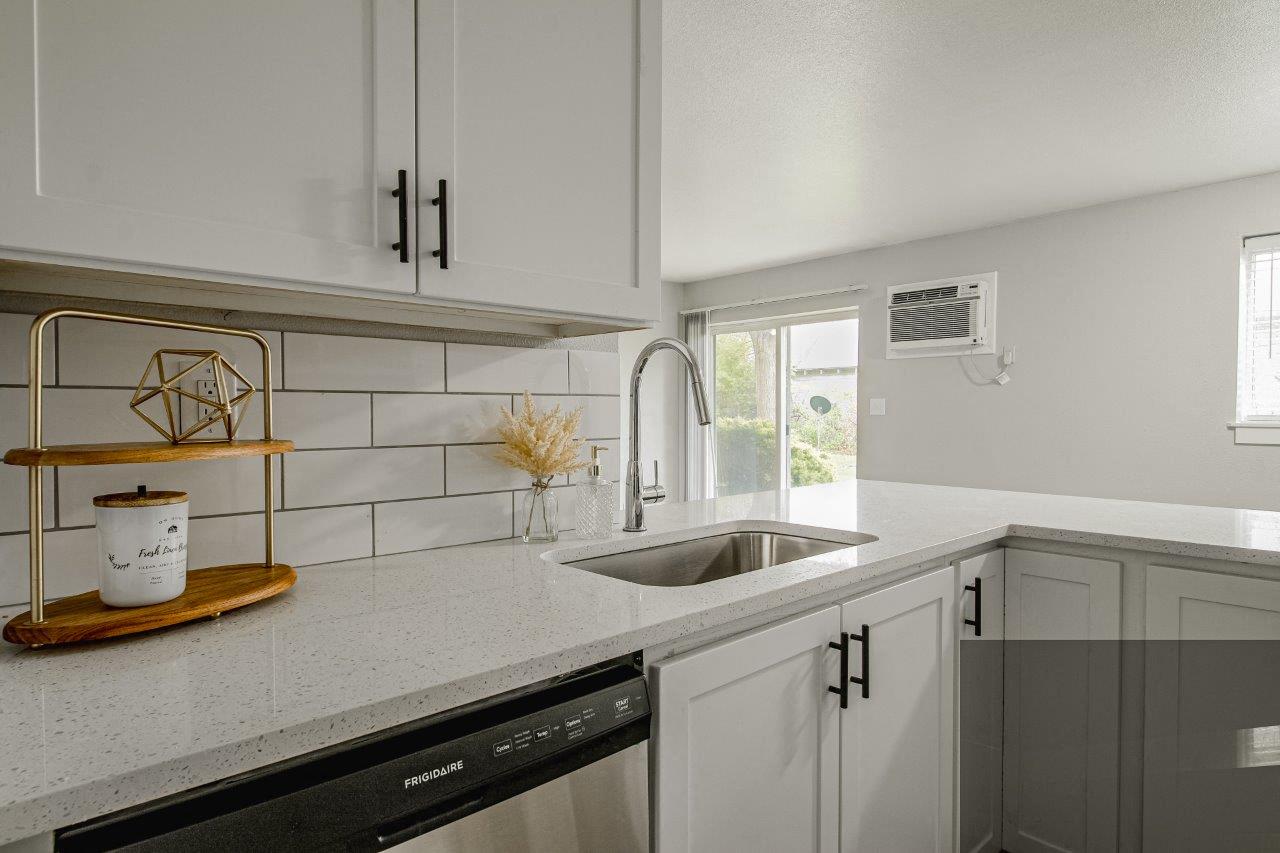 Deercreek Apartments Image 8