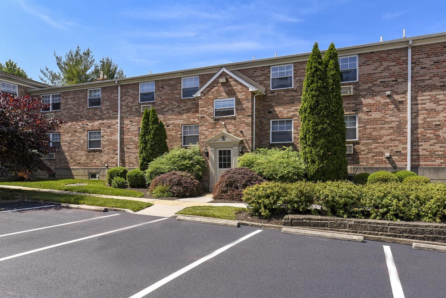 Village Green Apartments Image 2